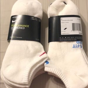 NWT Nike Women’s performance cushioned socks 6-10